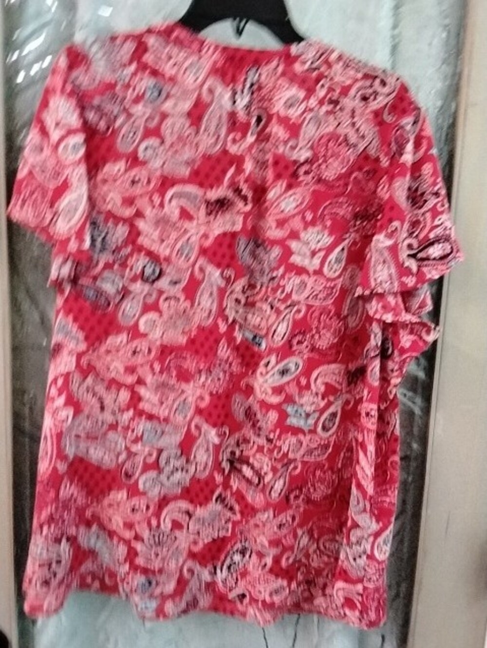 Maurices Red Paisley V-Neck Short Sleeve Top - Picture 4 of 6